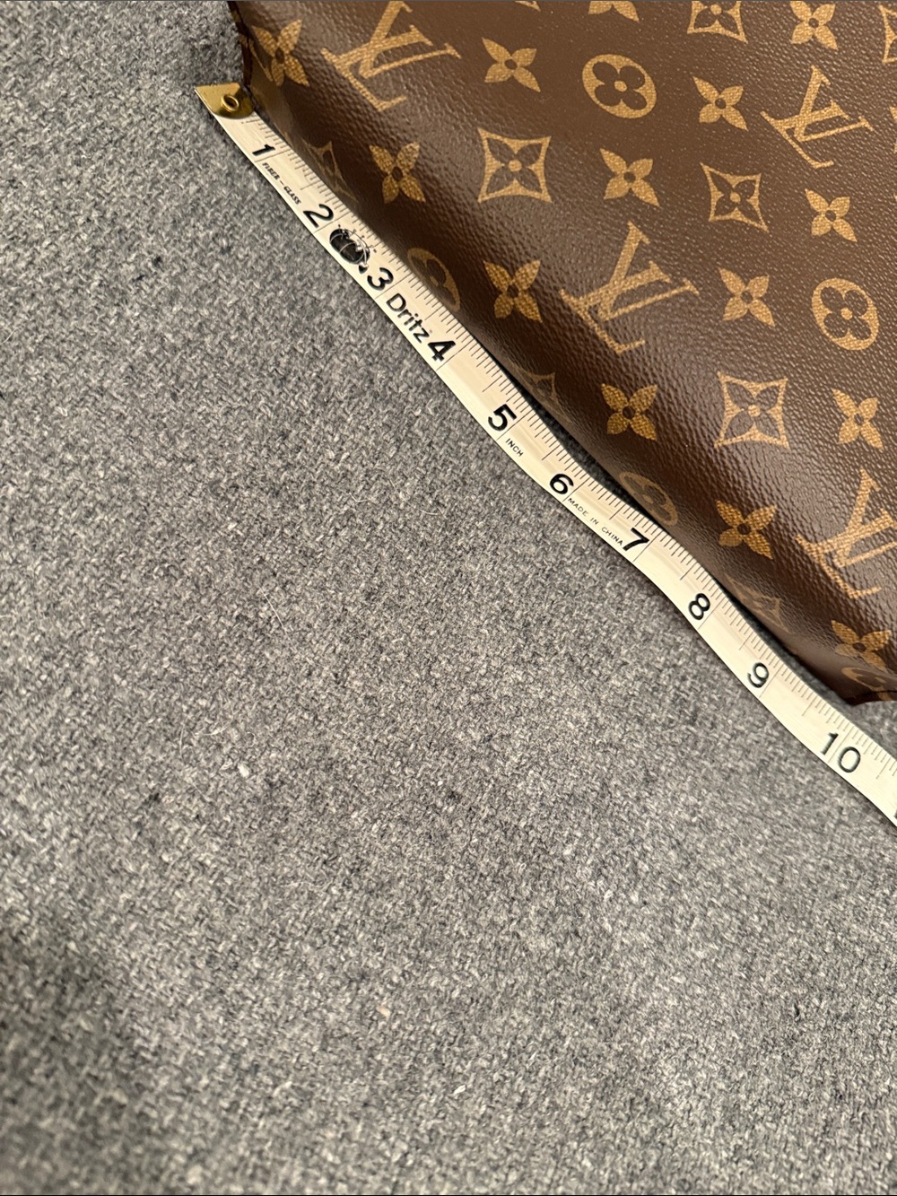 Louis Vuitton Monogram Canvas Toiletry 26 - Picture 15 of 16
